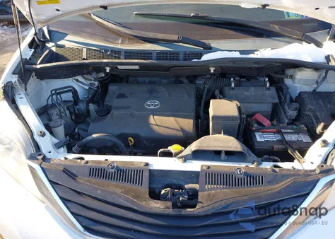 2011 Toyota Sienna Le V6 z USA, uszkodzony, nr VIN 5TDKK3DC2BS092155